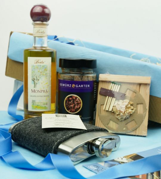 corviscom geschenkpaket warm-up mit Flachmann von Filzmaxx
