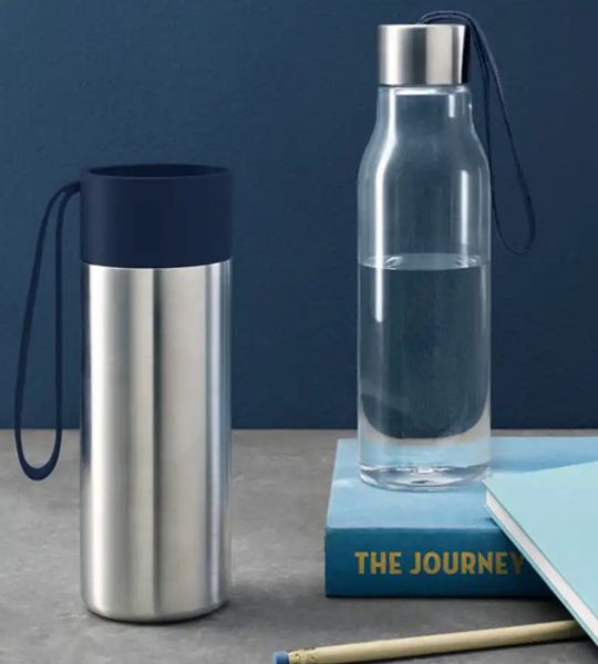 EVA SOLO Trinkflasche mit Henkel Transparent