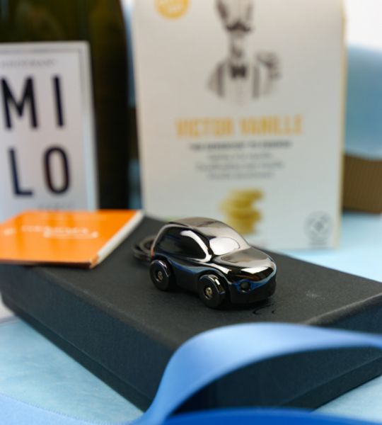 Prost auf das neue Auto
